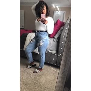 Meet your Posher, Nia